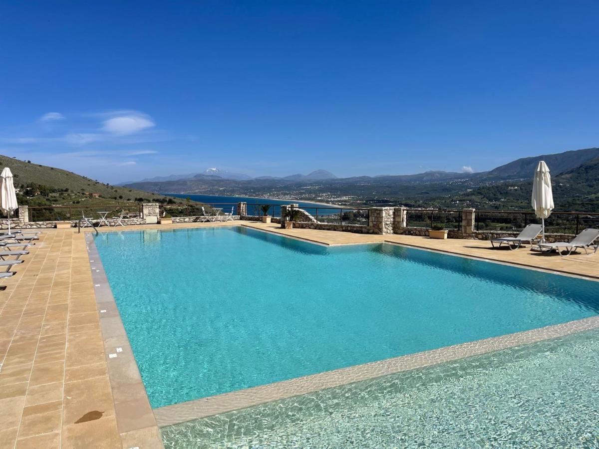 Arbutus - Relaxing Apartment With Fantastic Views Georgioupoli Eksteriør billede